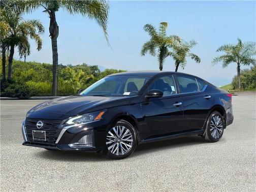 Super Black 2023 Nissan Altima 2.5 SV