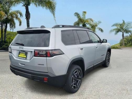Silver Zynith Clearcoat 2026 Jeep Cherokee Laredo 4x4