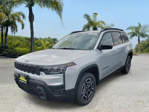 Silver Zynith Clearcoat 2026 Jeep Cherokee Laredo 4x4