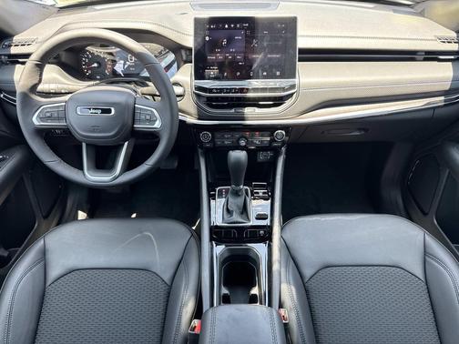 Diamond Black Crystal Pearlcoat 2026 Jeep Compass Sport