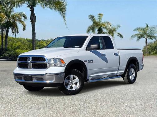 Bright White Clearcoat 2017 RAM 1500 SLT