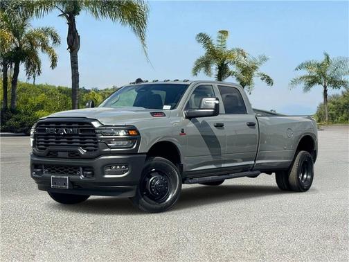 Ceramic Gray Clearcoat 2026 RAM 3500 Tradesman Crew Cab 4x4 8' Box