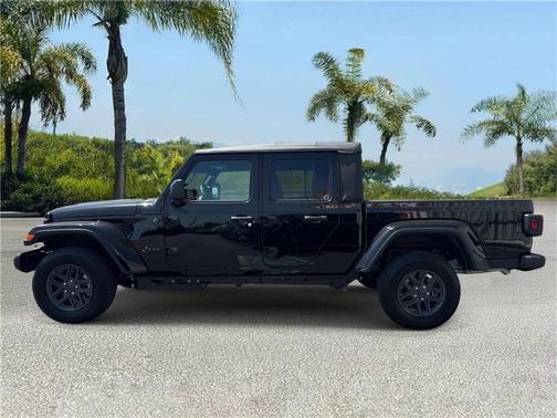 Black Clearcoat 2026 Jeep Gladiator Sport S