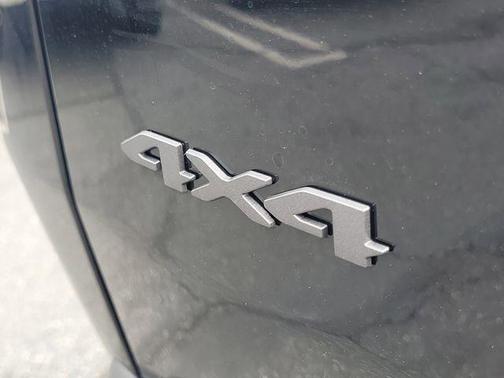 Diamond Black Crystal Pearlcoat 2026 Jeep Cherokee Limited