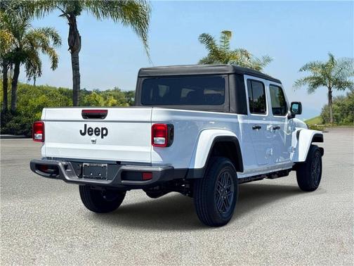 Bright White Clearcoat 2026 Jeep Gladiator Sport S