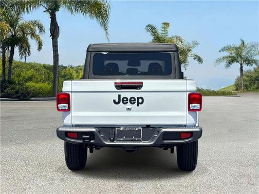Bright White Clearcoat 2026 Jeep Gladiator Sport S