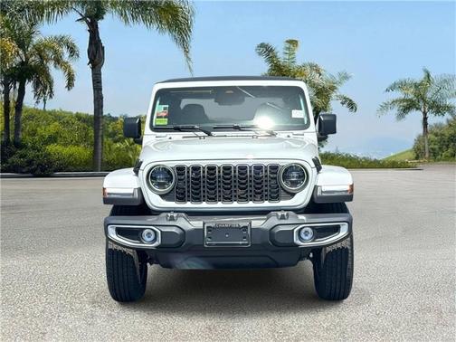 Bright White Clearcoat 2026 Jeep Gladiator Sport S