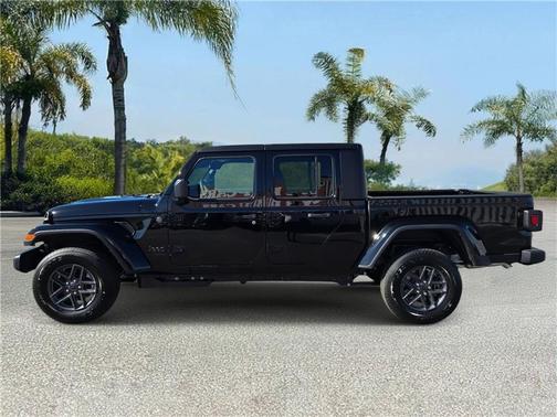 Black Clearcoat 2026 Jeep Gladiator Sport S