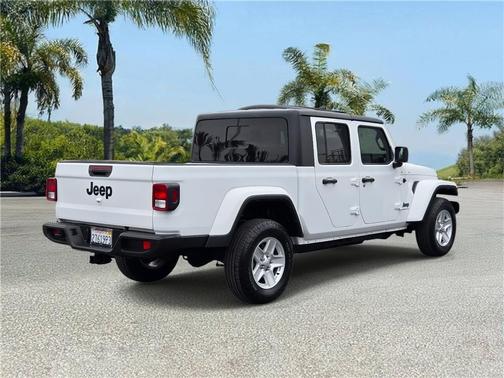 Bright White Clearcoat 2022 Jeep Gladiator Sport S