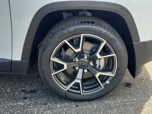 bright white clearcoat 2026 Jeep Cherokee Overland