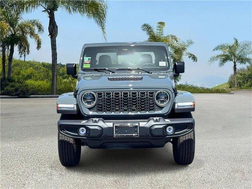 Anvil Clearcoat 2026 Jeep Gladiator Sport S