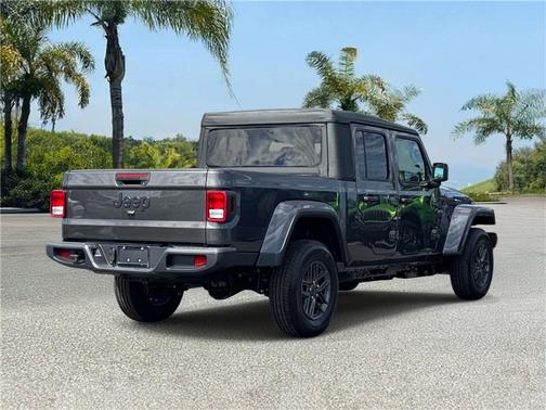 Granite Crystal Metallic Clearcoat 2026 Jeep Gladiator Sport S
