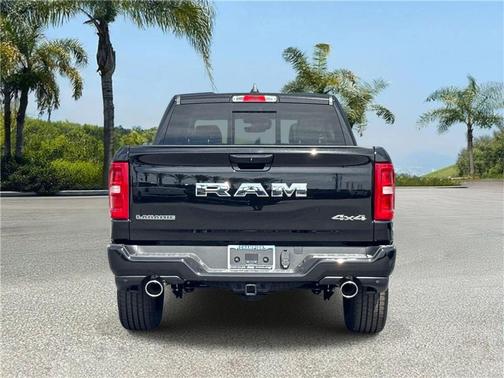 Diamond Black Crystal Pearlcoat 2026 RAM 1500 Laramie