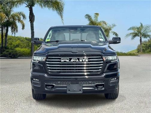 Diamond Black Crystal Pearlcoat 2026 RAM 1500 Laramie