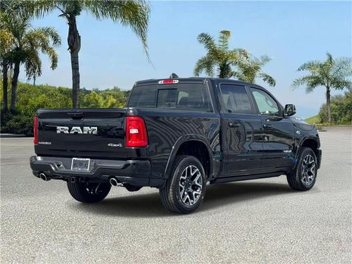 Diamond Black Crystal Pearlcoat 2026 RAM 1500 Laramie