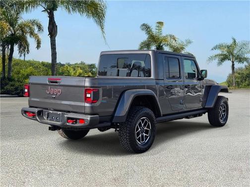 Granite Crystal Metallic Clearcoat 2026 Jeep Gladiator Rubicon