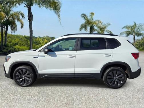 Pure White 2022 Volkswagen Taos 1.5T S