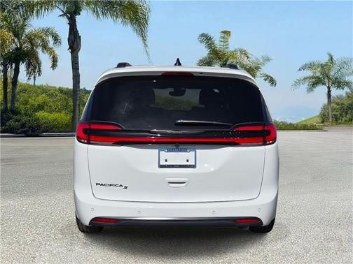Bright White Clearcoat 2026 Chrysler Pacifica L