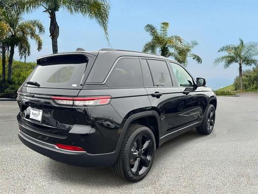 Diamond Black Crystal Pearlcoat 2026 Jeep Grand Cherokee Limited