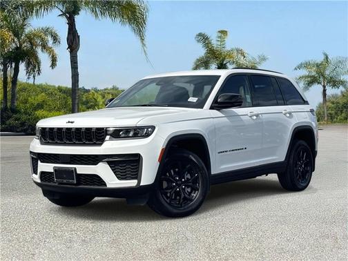 Bright White Clearcoat 2026 Jeep Grand Cherokee Altitude