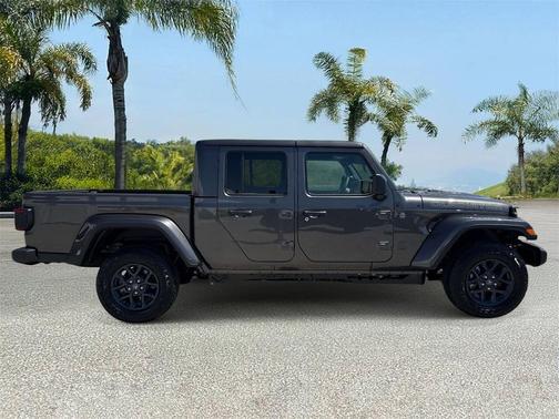 Granite Crystal Metallic Clearcoat 2026 Jeep Gladiator 85th Anniversary Edition 4x4