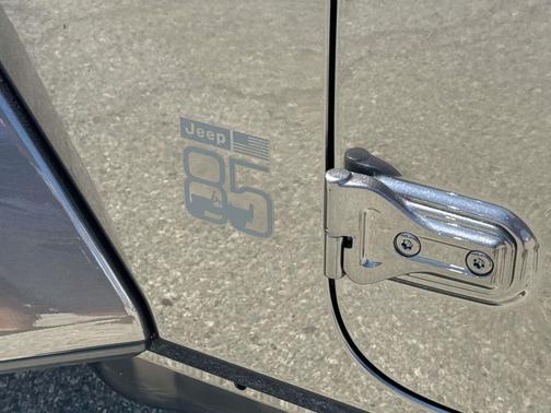 Granite Crystal Metallic Clearcoat 2026 Jeep Gladiator 85th Anniversary Edition 4x4