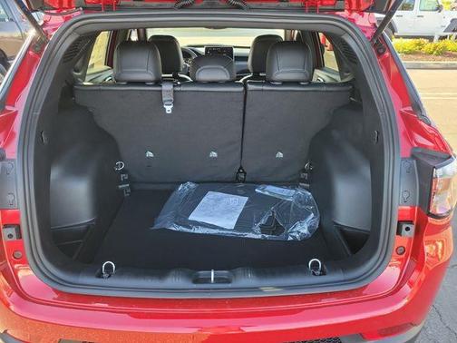 Red Hot Pearlcoat 2026 Jeep Compass Latitude