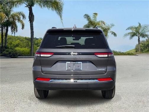 Baltic Gray Metallic Clearcoat 2026 Jeep Grand Cherokee Laredo