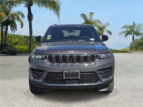 Baltic Gray Metallic Clearcoat 2026 Jeep Grand Cherokee Laredo