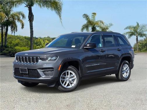 Baltic Gray Metallic Clearcoat 2026 Jeep Grand Cherokee Laredo