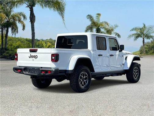 Bright White Clearcoat 2026 Jeep Gladiator Rubicon
