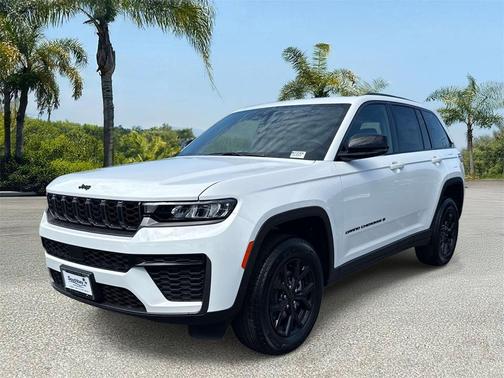 Bright White Clearcoat 2026 Jeep Grand Cherokee Altitude