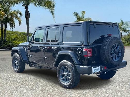 Black Clearcoat 2026 Jeep Wrangler 4-Door 85th Anniversary Edition