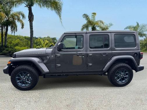 Black Clearcoat 2026 Jeep Wrangler 4-Door 85th Anniversary Edition
