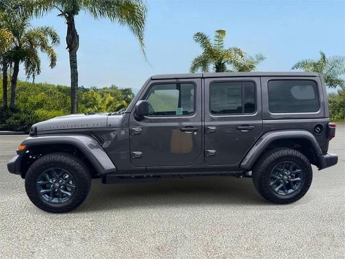 Black Clearcoat 2026 Jeep Wrangler 4-Door 85th Anniversary Edition