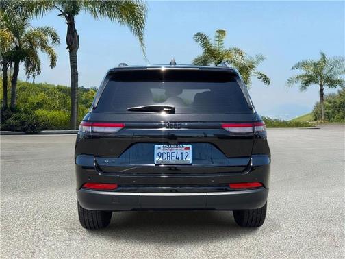 Diamond Black Crystal Pearlcoat 2022 Jeep Grand Cherokee Altitude