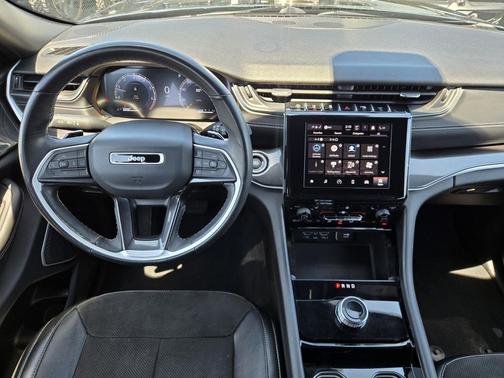 Diamond Black Crystal Pearlcoat 2022 Jeep Grand Cherokee Altitude