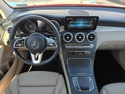MANUFAKTUR Cardinal Red Metallic 2022 Mercedes-Benz GLC 300 Base
