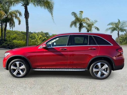 MANUFAKTUR Cardinal Red Metallic 2022 Mercedes-Benz GLC 300 Base