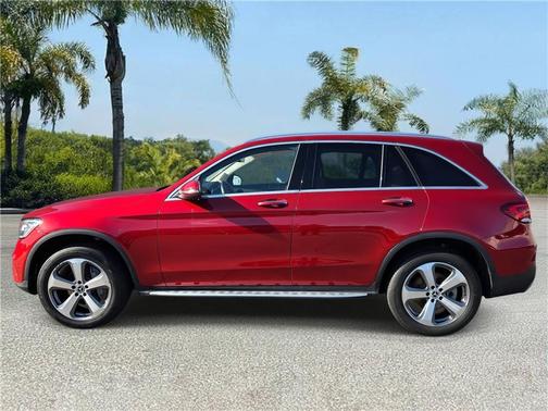 MANUFAKTUR Cardinal Red Metallic 2022 Mercedes-Benz GLC 300 Base