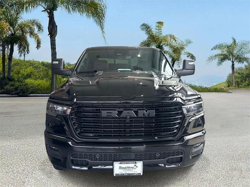 Diamond Black Crystal Pearlcoat 2026 RAM 1500 Laramie