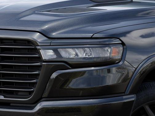 Diamond Black Crystal Pearlcoat 2026 RAM 1500 Laramie