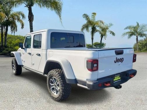 Bright White Clearcoat 2026 Jeep Gladiator Mojave 4x4