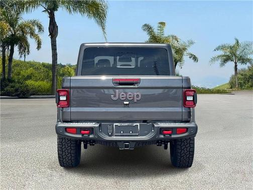 Granite Crystal Metallic Clearcoat 2026 Jeep Gladiator Rubicon