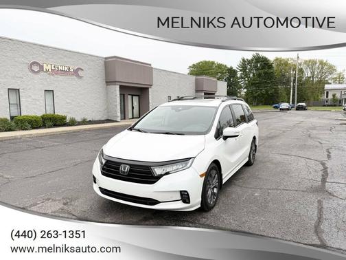 White 2025 Honda Odyssey Touring 4dr Mini Van