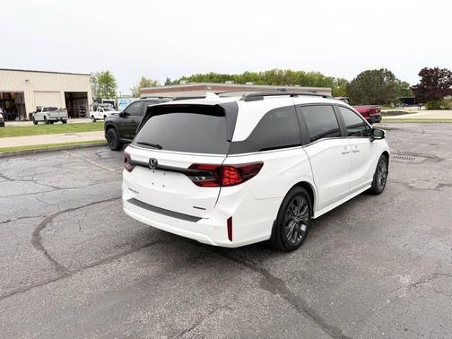 White 2025 Honda Odyssey Touring 4dr Mini Van