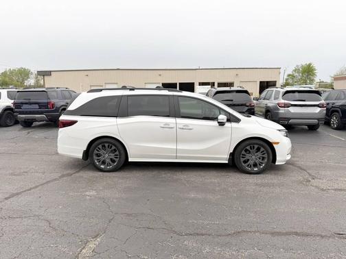 White 2025 Honda Odyssey Touring 4dr Mini Van