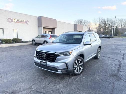 2025 Honda Pilot Touring 8-Passenger