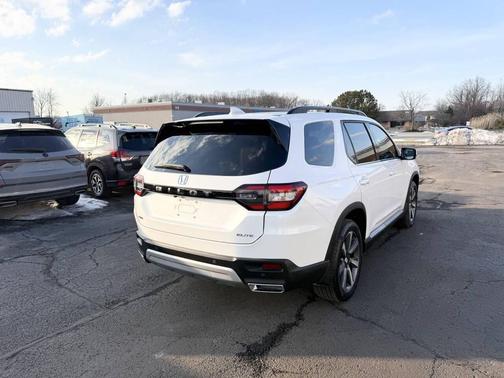 2025 Honda Pilot Elite AWD 4dr SUV