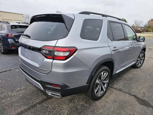 2024 Honda Pilot Touring 8-Passenger